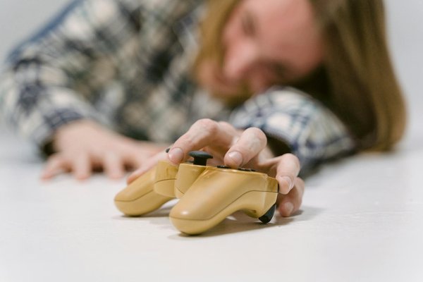 Comment implémenter une architecture de microservices avec ASP.NET Core et Docker?